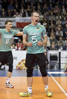 Jubel bei Denys KALIBERDA (6 GER) nach einem Punktgewinn. Gruppenspiel: Polen - Deutschland am 08.01.2016 Volleyball Europaeisches Olympia Qualifikationsturnier 2016 in Berlin, Deutschland,