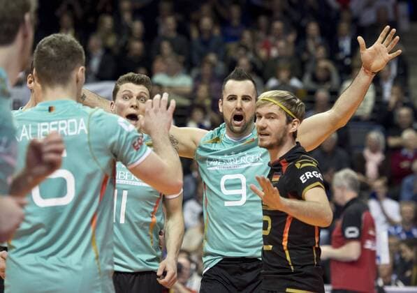 Jubel nach einem Punktgewinn: vl - Denys KALIBERDA (6 GER), Lukas Immanuel KAMPA (11 GER), Georg GROZER (9 GER) und Ferdinand TILLE (12 GER) Gruppenspiel: Polen - Deutschland am 08.01.2016 Volleyball Europaeisches Olympia Qualifikationsturnier 2016 in Berlin, Deutschland,