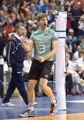 Jubel nach dem verwandelten Matchball: Sebastian SCHWARZ (3 GER) Gruppenspiel: Polen - Deutschland am 08.01.2016 Volleyball Europaeisches Olympia Qualifikationsturnier 2016 in Berlin, Deutschland,