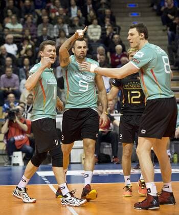 Jubel nach einem Punktgewinn: vl - Lukas Immanuel KAMPA (11 GER), Georg GROZER (9 GER) und Marcus BOEHME (8 C GER) Gruppenspiel: Polen - Deutschland am 08.01.2016 Volleyball Europaeisches Olympia Qualifikationsturnier 2016 in Berlin, Deutschland,