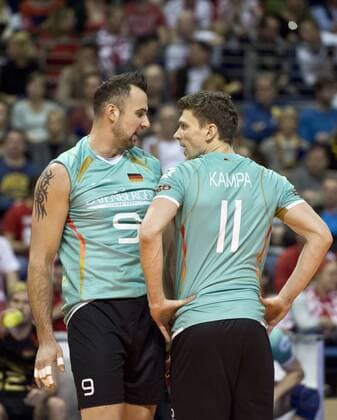 Georg GROZER (9 GER) und Lukas Immanuel KAMPA (11 GER) Gruppenspiel: Polen - Deutschland am 08.01.2016 Volleyball Europaeisches Olympia Qualifikationsturnier 2016 in Berlin, Deutschland,