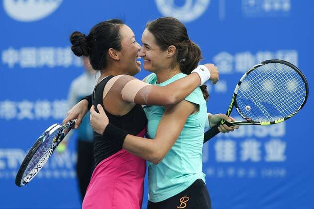 SHENZHEN, CHINA - JANUARY 09: (CHINA OUT) Vania King (L) of USA and Monica Niculescu of Romania celebrate during a match against Xu Yifan of China and Zheng Saisai of China in Women s doubles final match on day seven of 2016 WTA Tennis Damen Shenzhen Open at Longgang Sports Center on January 9, 2016 in Shenzhen, Guangdong Province of China.  CFP477956329 