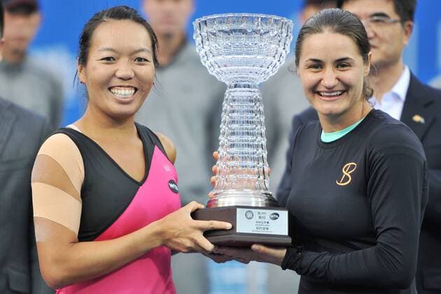 SHENZHEN, CHINA - JANUARY 09: (CHINA OUT) Vania King (L) of USA and Monica Niculescu of Romania poses with the trophy after Women s doubles final match against Xu Yifan of China and Zheng Saisai of China on day seven of 2016 WTA Tennis Damen Shenzhen Open at Longgang Sports Center on January 9, 2016 in Shenzhen, Guangdong Province of China.  CFP477958391 