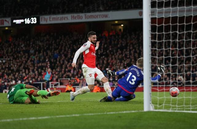 Themen der Woche - Sport Bilder des Tages - SPORT Fußball, FA Cup, FC Arsenal - AFC Sunderland Arsenal s Olivier Giroud scoring his sides third goal The Emirates FA Cup - Arsenal vs Sunderland - Emirates Stadium - England - 9th January 2016 - EDITORIAL USE ONLY. No use with unauthorised audio, video, data, fixture lists, club league logos or live services. Online in-match use limited to 120 images, no video emulation. No use in betting, games or single club league player publications.