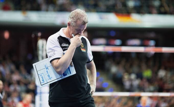 Berlin, Deutschland, 09.01.2016: Volleyball Olympia Qualifikation Männer Maenner 2016 - Spiel Deutschland - Russland. Trainer Vital Heynen (Germany)