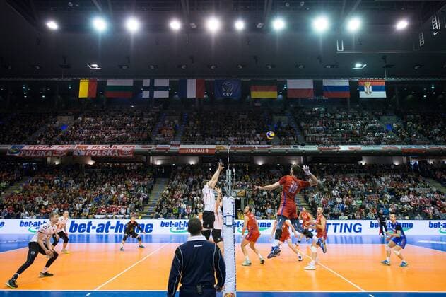 09.01.2016, Max Schmeling Halle, Berlin Volleyball, Olympiaqualifikation, Deutschland (GER) vs. Russland (RUS) Übersicht Uebersicht Angriff Egor Kliuka ( 19 RUS)
