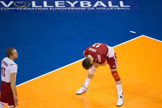 09.01.2016, Max Schmeling Halle, Berlin Volleyball, Olympiaqualifikation, Frankreich (FRA) vs. Polen (POL) Pawel Zatorski ( 17 POL), Michal Kubiak ( 13 POL) enttäuscht enttaeuscht traurig