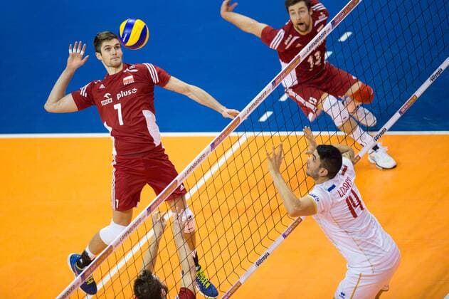 09.01.2016, Max Schmeling Halle, Berlin Volleyball, Olympiaqualifikation, Frankreich (FRA) vs. Polen (POL) Angriff Karol Klos ( 7 POL) - Nicolas Le Goff ( 14 FRA)