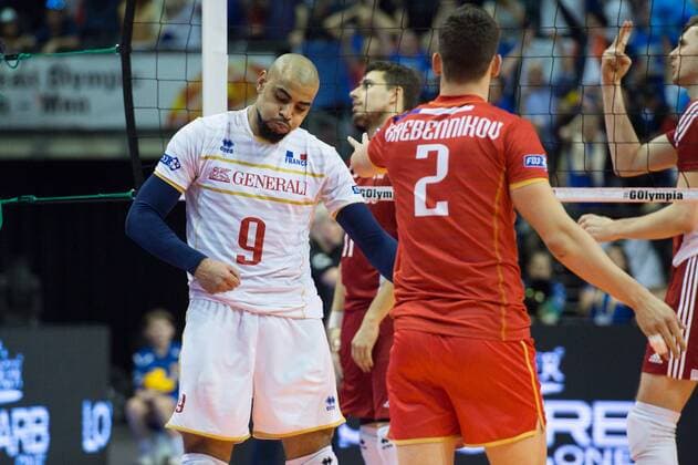 09.01.2016, Max Schmeling Halle, Berlin Volleyball, Olympiaqualifikation, Frankreich (FRA) vs. Polen (POL) Jubel Earvin Ngapeth ( 9 FRA), Jenia Grebennikov ( 2 FRA)