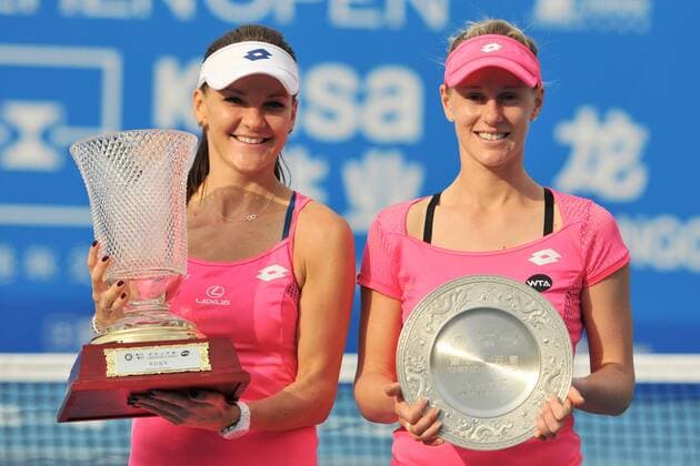 Agnieszka Radwanska of Poland, left, and Alison Riske of the United States pose with their champion and runner-up trophies after their women s singles final match of the WTA Tennis Damen 2016 Shenzhen Open tennis tournament in Shenzhen city, south China s Guangdong province, 9 January 2016. Agnieszka Radwanska of Poland defeated Alison Riske of the United States 2-0 (6-2 6-2) in their women s singles final match of the WTA 2016 Shenzhen Open tennis tournament in Shenzhen city, south China s Guangdong province, 9 January 2016. Agnieszka Radwanska defeats Alison Riske to take WTA Shenzhen Open title  pbu386985_03