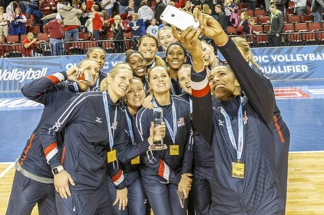 January 09, 2016 - Lincoln, NE U.S. - United States team members pose for a selfie after their NORCECA Women s Continental Olympic Qualification Tournament match between United States and Dominican Republic at Pinnacle Bank Arena in Lincoln, NE...Attendance: 10,213.United States won 25-19, 25-19 and 25-18. 2016 Women s NORCECA Continental Olympic Qualification Tournament: United States vs Dominican Republic JAN 09 - ZUMAc04_