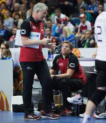 Berlin, Deutschland, 10.01.2016: Volleyball Olympia Qualifikation Männer Maenner 2016 - Spiel um Platz 3 Deutschland - Polen. Trainer Vital Heynen (Germany), CO-Trainer Stefan Hübner Huebner (Germany)