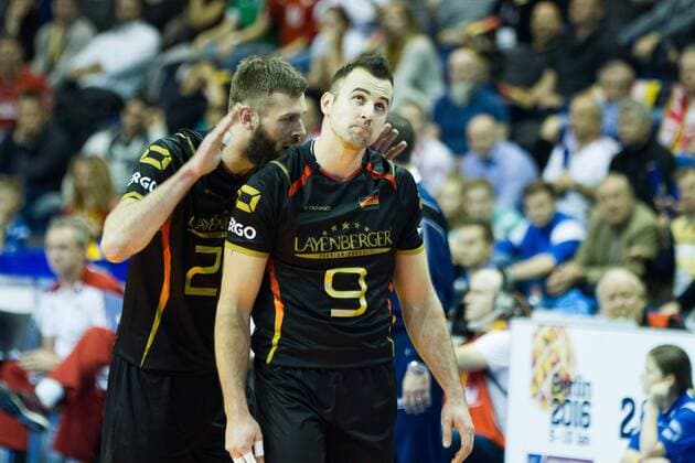 Berlin Philipp Collin ( 20, Deutschland Germany) motiviert Gyorgy Georg Grozer ( 9, Deutschland Germany); 2016 CEV Volleyball European Olympic Qualification Berlin, Max-Schmeling-Halle, Berlin Deutschland Germany, 20160110 Partie (match): Kleines Finale Deutschland gegen Polen (3rd place match Germany vs Poland); Copyright: Wuechnerx xEibner-Pressefoto EP_nwr