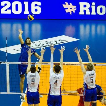 Berlin Attack Angriff Antonin Rouzier ( 4, Frankreich France); 2016 CEV Volleyball European Olympic Qualification Berlin, Max-Schmeling-Halle, Berlin Deutschland Germany, 20160110 Partie (match): Finale Frankreich gegen Russland (1st place match Final France vs Russia); Copyright: Wuechnerx xEibner-Pressefoto EP_nwr