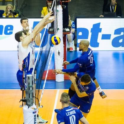Berlin Earvin Ngapeth ( 9, Frankreich France) attacking against the russian block wall; 2016 CEV Volleyball European Olympic Qualification Berlin, Max-Schmeling-Halle, Berlin Deutschland Germany, 20160110 Partie (match): Finale Frankreich gegen Russland (1st place match Final France vs Russia); Copyright: Wuechnerx xEibner-Pressefoto EP_nwr