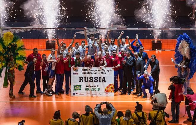 Berlin, Deutschland, 10.01.2016: Volleyball Olympia Qualifikation Männer Maenner 2016 - Finale Russland - Frankreich Russland - Frankreich. Russland feiert die Qualifikation für die Olympischen Spiele 2016 in Rio de Janeiro