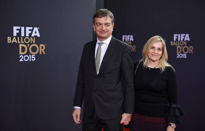 Fussball International FIFA Ballon d Or 2015 in Zuerich 11.01.2016 Weltfussballer 2015: Kandidat fuer das Amt des FIFA Praesidenten; Jerome Champagne (Frankreich) mit Frau Lauren 