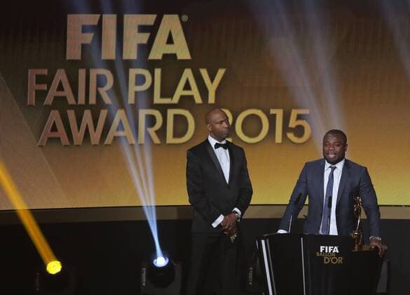 Bilder des Tages - SPORT Gerald ASAMOAH gewinnt Fair Play Award Gala Nominees World Player of the Year FIFA-Weltfussballer Footballer of the Year 2015, FIFA Ballon d Or in the Kongresshaus Zuerich, Switzerland at January 11, 2016 11.01.2016 FIFA World Player Party