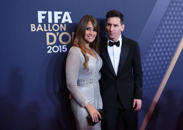 Fussball International FIFA Ballon d Or 2015 in Zuerich 11.01.2016 Weltfussballer 2015: Lionel Messi (re, FC Barcelona Barca Argentinien) mit Lebensgefaehrtin Antonella Roccuzzo 