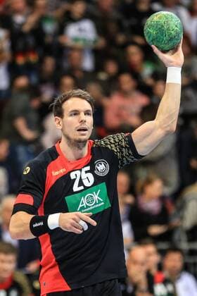 Hannover, TUI-Arena, Handball, Nationalmannschaft, Saison 2015 2016, Deutschland - Island, Kai Häfner(GER) am Ball
