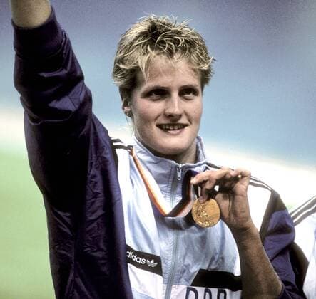 OTTO Kristin Team DDR Olympiasiegerin bei der Siegeehrung mit Goldmedaille Olympische Sommerspiele 1988 in Seoul am 21. September 1988 in Seoul 
