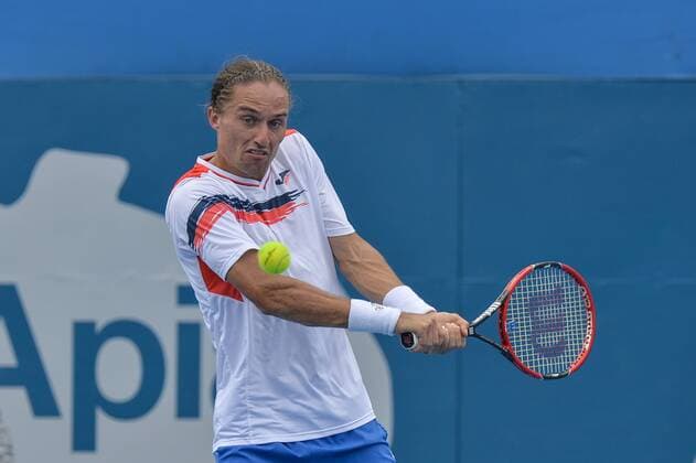 12.01.16 Sydney, Australia. Alexandr Dolgopolov (UKR) in action against Thomas Belluci (BRA) during their mens singles match on day 3 at the Apia International Sydney. Dolgopolov won the match 6-1,6-4. xNigelxOwenx  ActionPlus11696292