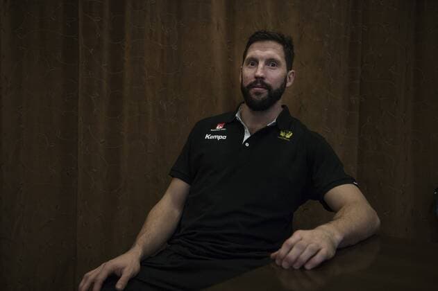 160112 Tobias Karlsson under en pressträff med Sveriges handbollslandslag den 12 januari 2016 i Stockholm.  Copyright: ERIKxSIMANDER BB160112BB008