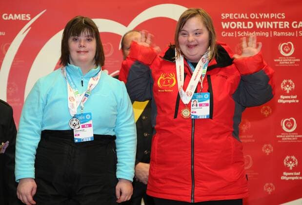 Pre-Games der Special Olympics in Schladming, Ski Alpin Siegerehrungen SPECIAL OLYMPICS - Pre-Games 2016 SCHLADMING,AUSTRIA,12.JAN.16 - SPECIAL OLYMPICS,ALPINE SKIING - World Winter games Winterspiele Spiele Summer games 2017, Pre-Games, award ceremony. Image shows Teresa Breuer and Helga Edlinger (AUT). GEPAxpictures xHaraldxSteiner