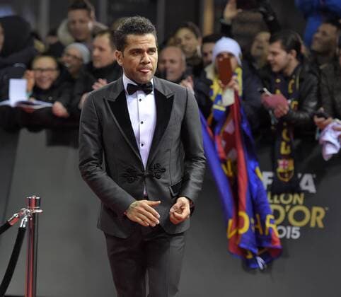 11.01.2016, Fussball, Auszeichnung FIFA-Weltfussballer 2015, Ballon D or 2015 im Kongresszentrum Zürich (Schweiz). Die Gala-Gäste laufen vorher über den Roten Teppich. Dani Alves (BRA, Barcelona). 