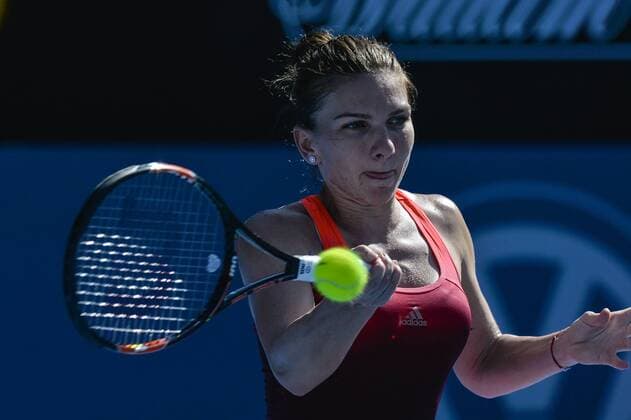 Tennis, APIA International Sydney 13.01.16 Sydney, Australia. Simona Halep (ROU) in action against Karolina Pliskova (CZE) during their womens singles match on day 4 at the Apia International Sydney. Halep won the match 6-4,7-5. xNigelxOwenx  ActionPlus11696529