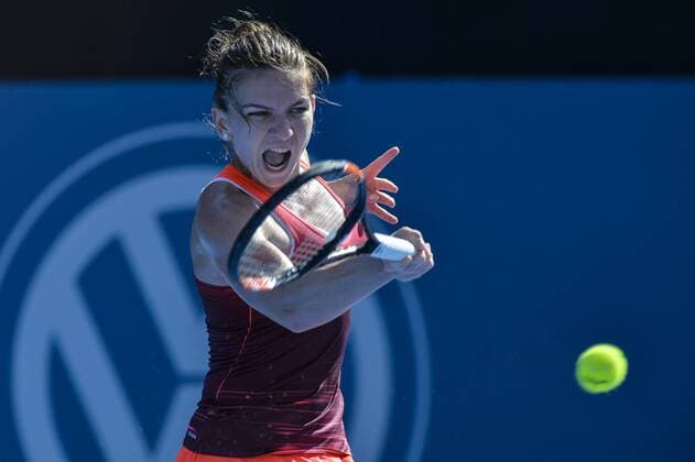 Tennis, APIA International Sydney 13.01.16 Sydney, Australia. Simona Halep (ROU) in action against Karolina Pliskova (CZE) during their womens singles match on day 4 at the Apia International Sydney. Halep won the match 6-4,7-5. xNigelxOwenx  ActionPlus11696534