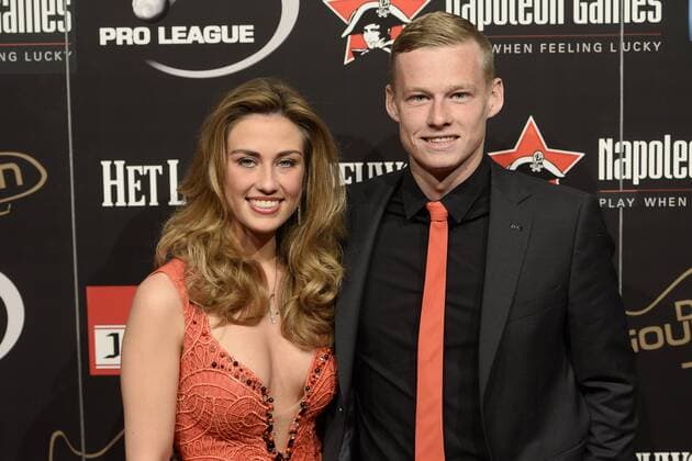 Fußball, BEL, Verleihung des Goldenen Schuhs in Lint - LINT, BELGIUM: Golden pump nominee Bo Hulst and her husband Nicolas Sturm pictured during the 62nd edition of the Golden Shoe award ceremony, Wednesday 13 January 2016, in Lint AED studio. The Golden Shoe (Gouden Schoen Soulier d Or) is an award for the best soccer player of the Belgian Jupiler Pro League championship during the year 2015. DIRKxWAEM  x04772686x