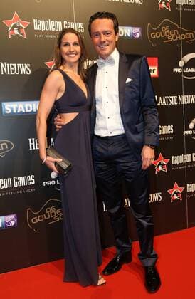 Fußball, BEL, Verleihung des Goldenen Schuhs in Lint - LINT, BELGIUM: referee Tim Pots and his wife pictured on the red carpet ahead of the 62nd edition of the Golden Shoe award ceremony, Wednesday 13 January 2016, in Lint AED studio. The Golden Shoe (Gouden Schoen Soulier d Or) is an award for the best soccer player of the Belgian Jupiler Pro League championship during the year 2015. VIRGINIExLEFOUR  x04772689x