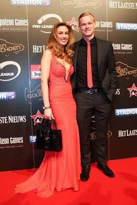 Fußball, BEL, Verleihung des Goldenen Schuhs in Lint - LINT, BELGIUM: Essevee s Nikola Storm and Essevee s Nikola Storm girlfriend Bo Hulst pictured on the red carpet ahead of the 62nd edition of the Golden Shoe award ceremony, Wednesday 13 January 2016, in Lint AED studio. The Golden Shoe (Gouden Schoen Soulier d Or) is an award for the best soccer player of the Belgian Jupiler Pro League championship during the year 2015. VIRGINIExLEFOUR  x04772691x