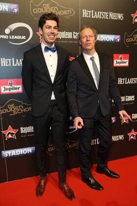 Fußball, BEL, Verleihung des Goldenen Schuhs in Lint - LINT, BELGIUM: Former winner of the Golden Shoe Michel Preud homme and his son Killian pictured on the red carpet ahead of the 62nd edition of the Golden Shoe award ceremony, Wednesday 13 January 2016, in Lint AED studio. The Golden Shoe (Gouden Schoen Soulier d Or) is an award for the best soccer player of the Belgian Jupiler Pro League championship during the year 2015. VIRGINIExLEFOUR  x04772705x