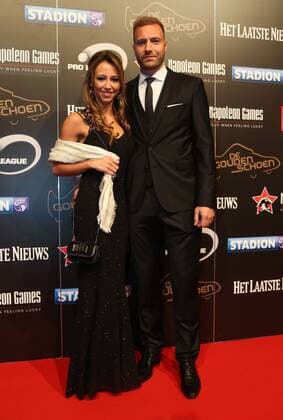 Fußball, BEL, Verleihung des Goldenen Schuhs in Lint - LINT, BELGIUM: Gent s Laurent Depoitre and Gent s Laurent Depoitre s partner Shana pictured on the red carpet ahead of the 62nd edition of the Golden Shoe award ceremony, Wednesday 13 January 2016, in Lint AED studio. The Golden Shoe (Gouden Schoen Soulier d Or) is an award for the best soccer player of the Belgian Jupiler Pro League championship during the year 2015. VIRGINIExLEFOUR  x04772769x