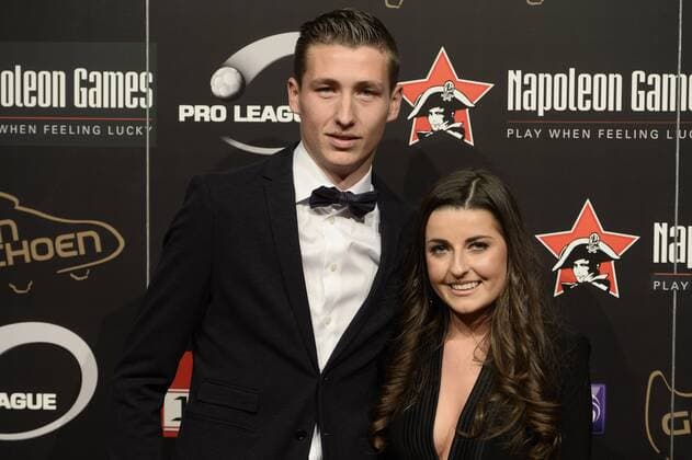 Fußball, BEL, Verleihung des Goldenen Schuhs in Lint - LINT, BELGIUM: Club s Hans Vanaken and partner pictured on the red carpet ahead of the 62nd edition of the Golden Shoe award ceremony, Wednesday 13 January 2016, in Lint AED studio. The Golden Shoe (Gouden Schoen Soulier d Or) is an award for the best soccer player of the Belgian Jupiler Pro League championship during the year 2015. DIRKxWAEM  x04772766x