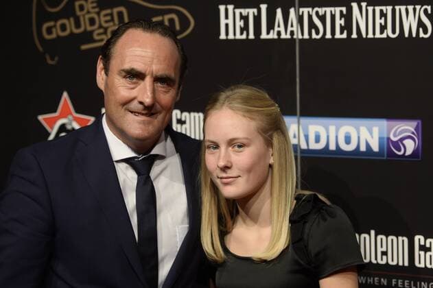 Fußball, BEL, Verleihung des Goldenen Schuhs in Lint - LINT, BELGIUM: Oostende s head coach Yves Vanderhaeghe and daughter pictured on the red carpet ahead of the 62nd edition of the Golden Shoe award ceremony, Wednesday 13 January 2016, in Lint AED studio. The Golden Shoe (Gouden Schoen Soulier d Or) is an award for the best soccer player of the Belgian Jupiler Pro League championship during the year 2015. DIRKxWAEM  x04772777x