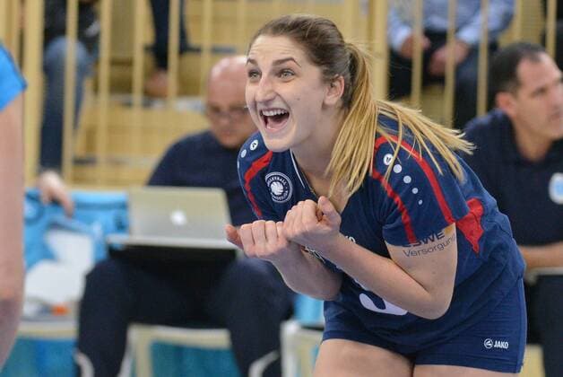 Bilder des Tages - SPORT 13.01.2016, xtkx, Volleyball 1.Bundesliga Damen, VC Wiesbaden - Köpenicker SV, emspor v.l. Alyssa Longo (VC Wiesbaden),