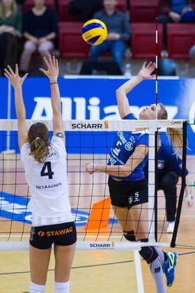 Stuttgart Angriff Kim Renkema (5 Stuttgart); 1. Volleyball Bundesliga Damen, SCHARRena, Stuttgart Deutschland Germany, 20160113; Spiel: Allianz MTV Stuttgart gegen Ladies in Black (PTSV) Aachen; Copyright: Wuechner Eibner-Pressefoto EP_NWR