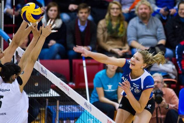 Stuttgart Angriff Kaja Grobelna (8 Stuttgart); 1. Volleyball Bundesliga Damen, SCHARRena, Stuttgart Deutschland Germany, 20160113; Spiel: Allianz MTV Stuttgart gegen Ladies in Black (PTSV) Aachen; Copyright: Wuechner Eibner-Pressefoto EP_NWR