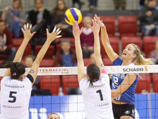 Stuttgart , Volleyball Bundesliga Allianz MTV Stuttgart vs. Ladies in Black Aachen , rechts: Debbie van Daelen ( Allianz )