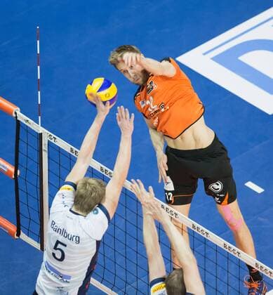 Berlin, Deutschland, 13.01.2016: Volleyball Bundesliga Saison 2015 2016 - Berlin Recycling Volleys - SVG Lueneburg Lüneburg. Paul Carroll (BR Volleys 12)