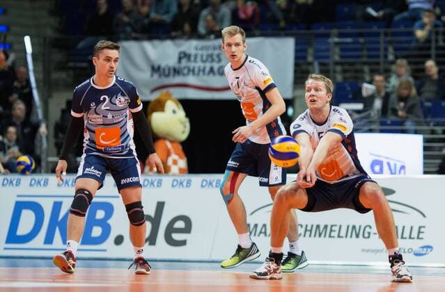 Berlin, Deutschland, 13.01.2016: Volleyball Bundesliga Saison 2015 2016 - Berlin Recycling Volleys - SVG Lueneburg Lüneburg. Rene Bahlburg (Lüneburg 5)