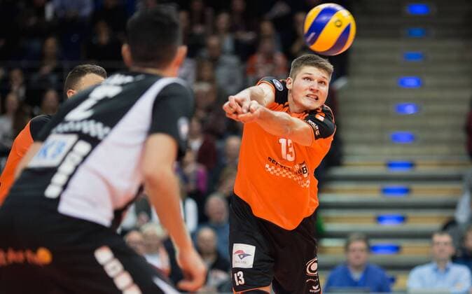 Berlin, Deutschland, 13.01.2016: Volleyball Bundesliga Saison 2015 2016 - Berlin Recycling Volleys - SVG Lueneburg Lüneburg. Ruben Schott (BR Volleys 13)