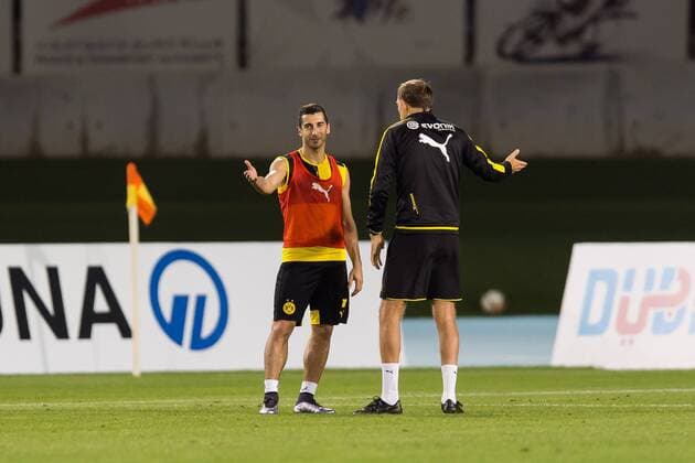 Montag 11.01.2016, Saison 2015 2016, Trainingslager BVB in Dubai, Training BV Borussia Dortmund, Henrikh Mkhitaryan (BVB) und Trainer Thomas Tuchel (BVB) DeFodi001