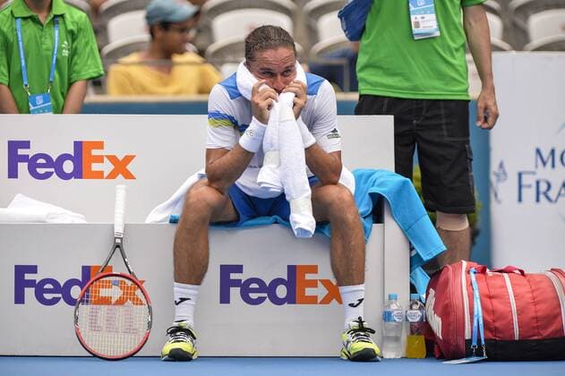 14.01.16 Sydney, Australia. Alexandr Dolgopolov (UKR) feels the 40c heat against Grigor Dimitrov (BUL) during their mens singles match on day 5 at the Apia International Sydney. xNigelxOwenx  ActionPlus11696848