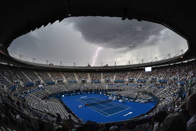 14.01.16 Sydney, Australia. A thunder storm halts play at the Apia International Sydney suspending the match between Grigor Dimitrov (BUL) and Alexandr Dolgopolov (UKR) during their mens singles match on day 5 xNigelxOwenx  ActionPlus11696853