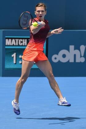 15.01.16 Sydney, Australia. Simona Halep (ROU) in action against Svetlana Kuznetsova (RUS) during their womens semi final on day 6 at the Apia International Sydney. xNigelxOwenx  ActionPlus11696969
