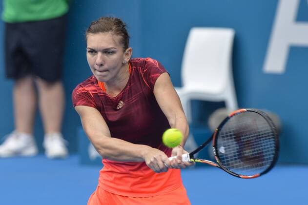 15.01.16 Sydney, Australia. Simona Halep (ROU) in action against Svetlana Kuznetsova (RUS) during their womens semi final on day 6 at the Apia International Sydney. xNigelxOwenx  ActionPlus11696972